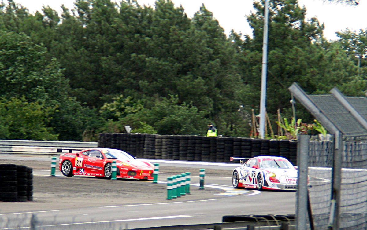 F430 and 997 at Mulsanne.jpg