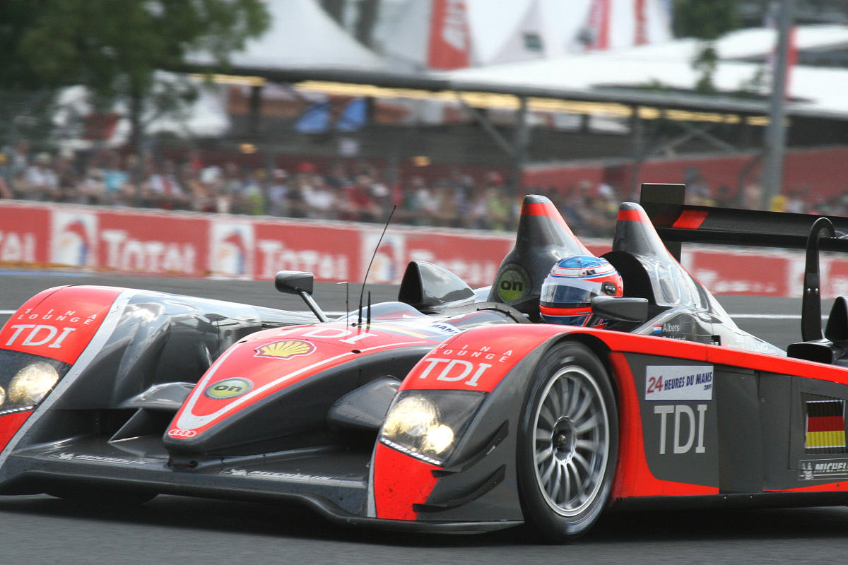 Audi R10 TDI - Christijan Albers, Christian Bakkerud & Giorgio Mondini exits Dunlop Chicane at the 2009 Le Mans (55067197581).jpg